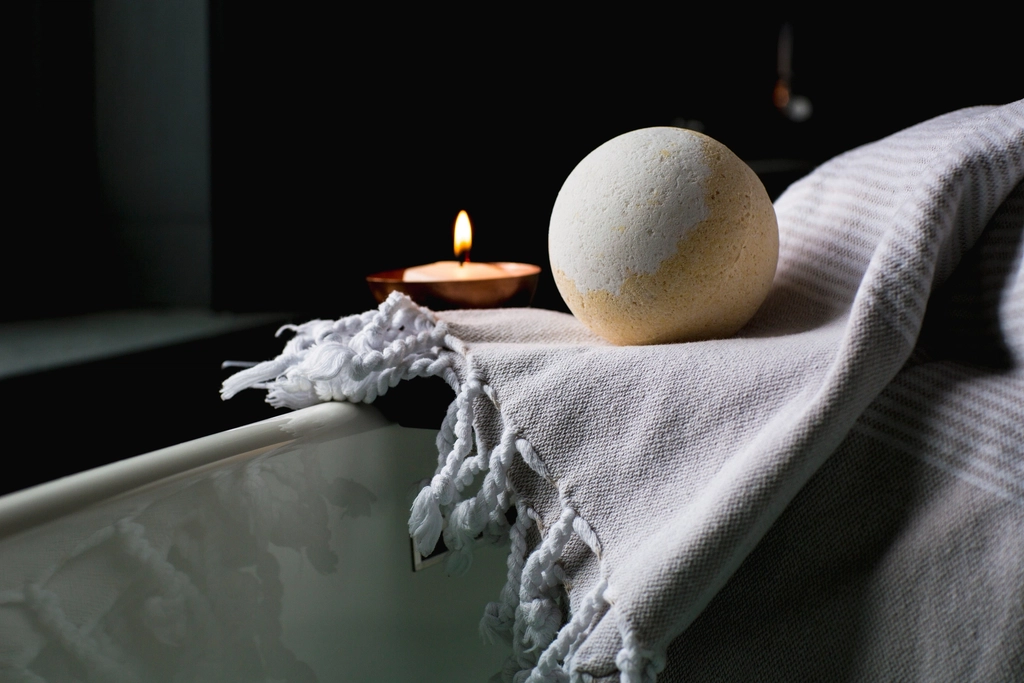 Sunday’s Astrology: A Fiery Kiss. The Moon and Saturn and Uranus Strengthen Mars.